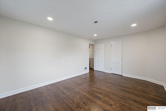 691 J E George Boulevard, Omaha, NE 68132