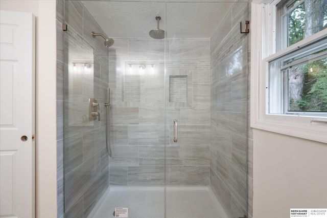 691 J E George Boulevard, Omaha, NE 68132