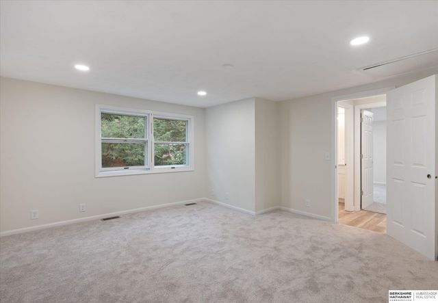 691 J E George Boulevard, Omaha, NE 68132