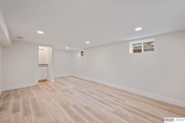 691 J E George Boulevard, Omaha, NE 68132