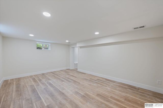 691 J E George Boulevard, Omaha, NE 68132