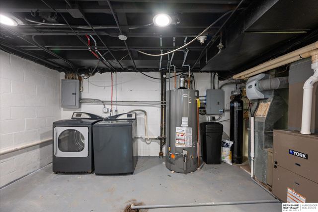 691 J E George Boulevard, Omaha, NE 68132