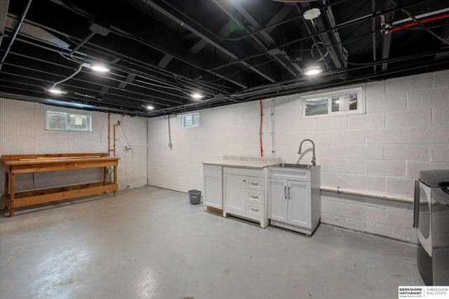 691 J E George Boulevard, Omaha, NE 68132