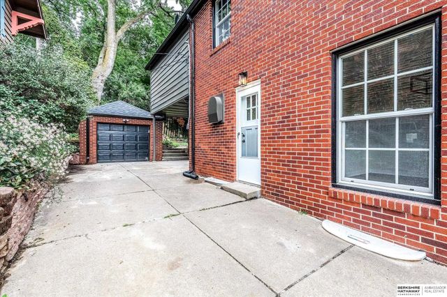 691 J E George Boulevard, Omaha, NE 68132