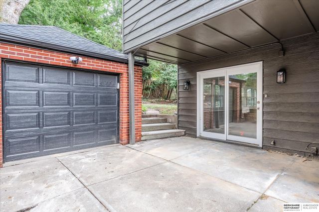 691 J E George Boulevard, Omaha, NE 68132