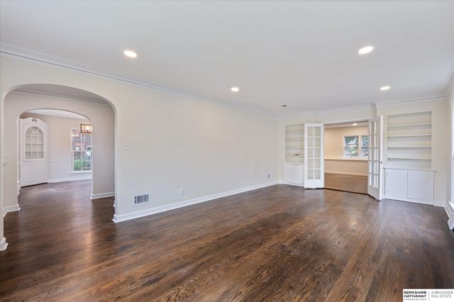 691 J E George Boulevard, Omaha, NE 68132