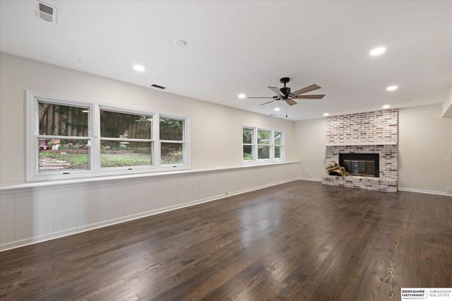 691 J E George Boulevard, Omaha, NE 68132