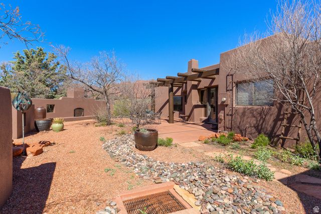 989 N SHONTO RIDGE DR, Ivins, UT 84738