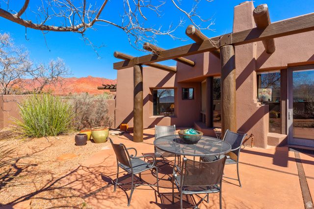 989 N SHONTO RIDGE DR, Ivins, UT 84738