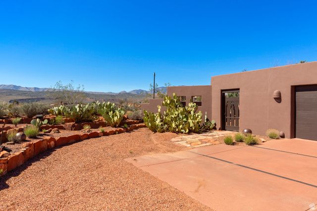 989 N SHONTO RIDGE DR, Ivins, UT 84738