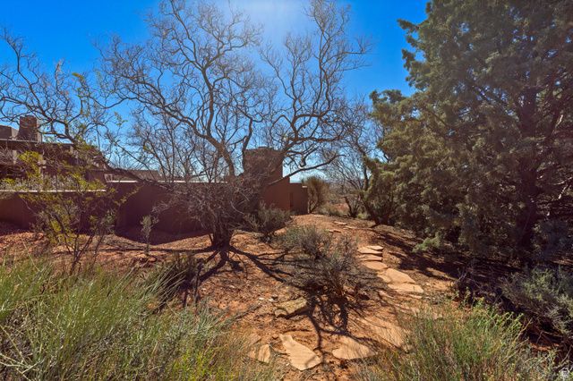 989 N SHONTO RIDGE DR, Ivins, UT 84738