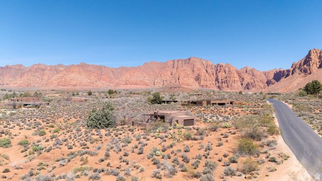989 N SHONTO RIDGE DR, Ivins, UT 84738