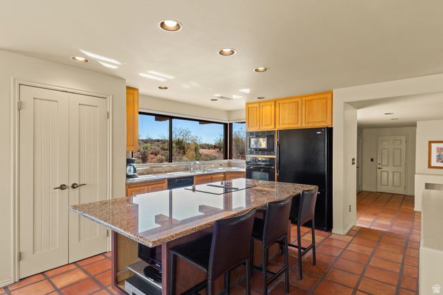 989 N SHONTO RIDGE DR, Ivins, UT 84738