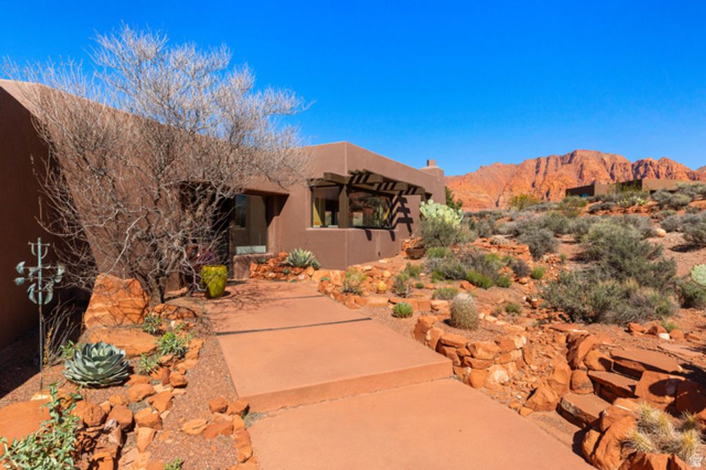 989 N SHONTO RIDGE DR, Ivins, UT 84738