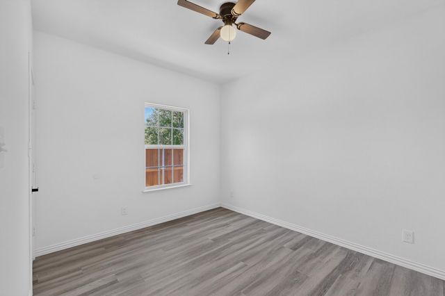 1008 W Crockett Street, Ennis, TX 75119