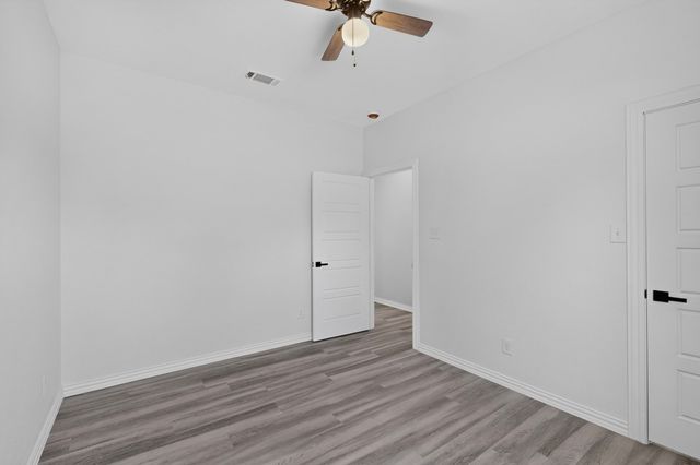 1008 W Crockett Street, Ennis, TX 75119