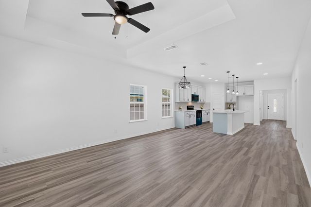 1008 W Crockett Street, Ennis, TX 75119