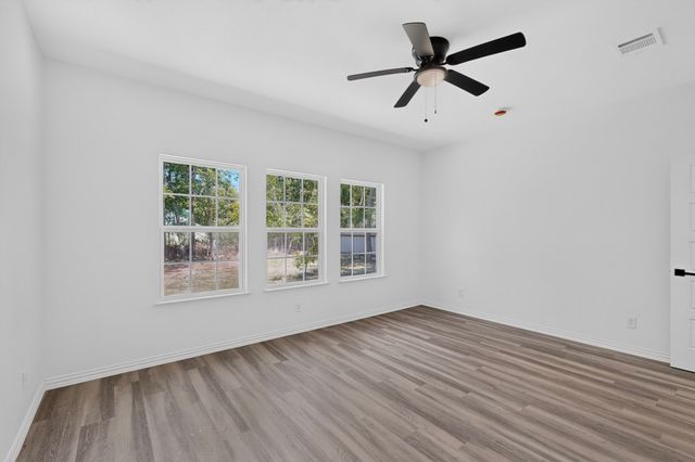 1008 W Crockett Street, Ennis, TX 75119