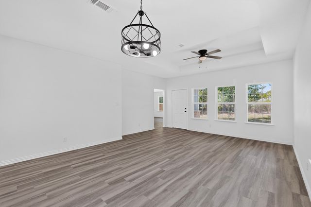 1008 W Crockett Street, Ennis, TX 75119