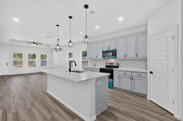 1008 W Crockett Street, Ennis, TX 75119