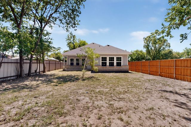 1008 W Crockett Street, Ennis, TX 75119