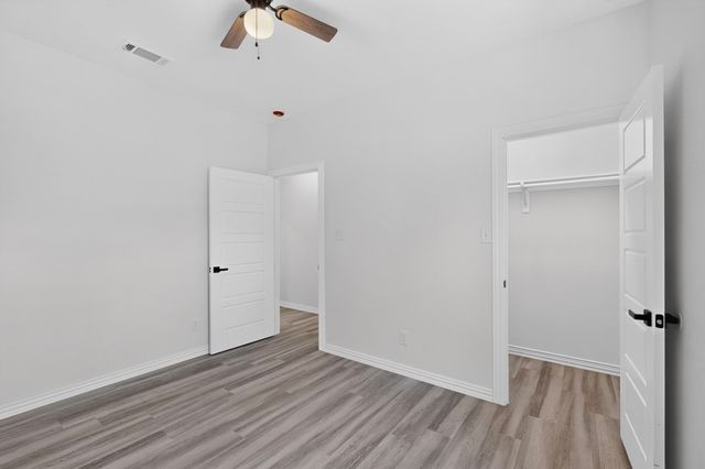 1008 W Crockett Street, Ennis, TX 75119