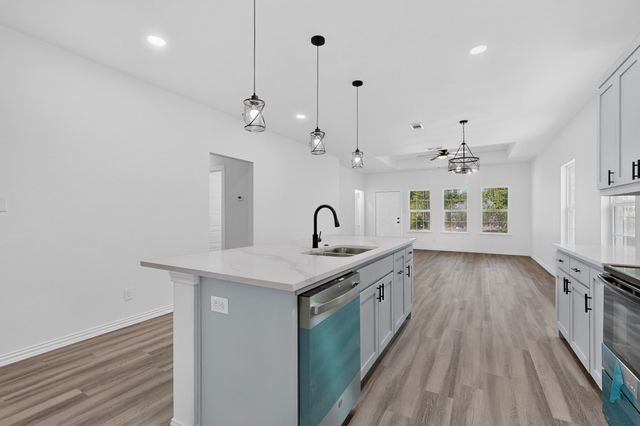 1008 W Crockett Street, Ennis, TX 75119