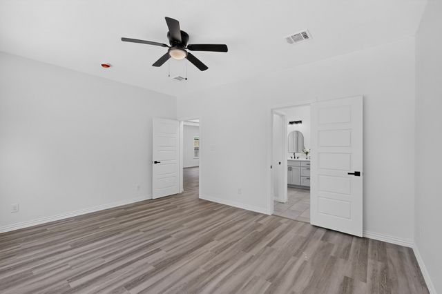 1008 W Crockett Street, Ennis, TX 75119