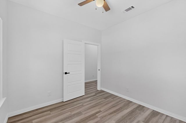 1008 W Crockett Street, Ennis, TX 75119