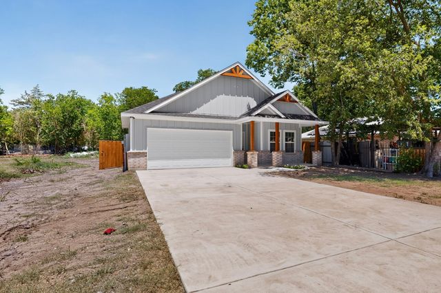 1008 W Crockett Street, Ennis, TX 75119