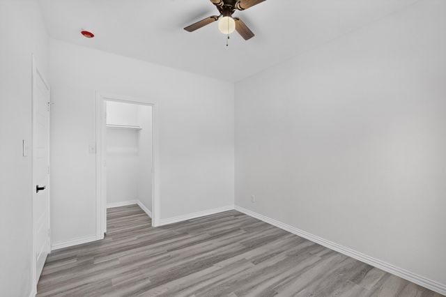1008 W Crockett Street, Ennis, TX 75119