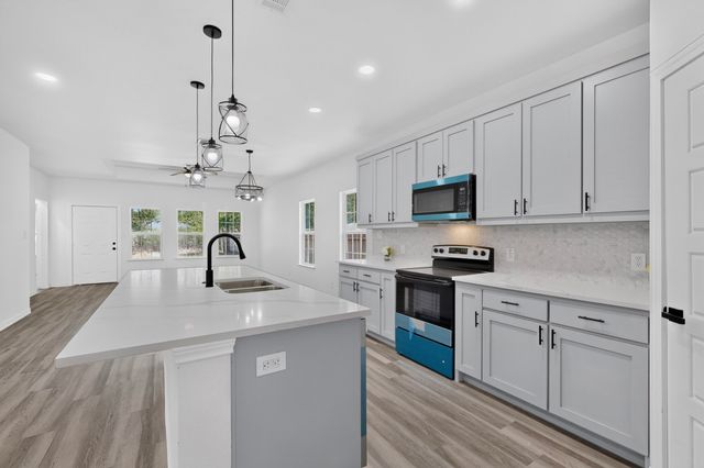 1008 W Crockett Street, Ennis, TX 75119
