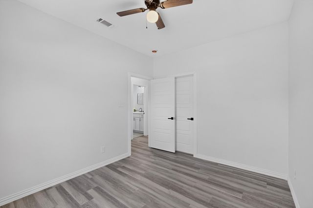 1008 W Crockett Street, Ennis, TX 75119