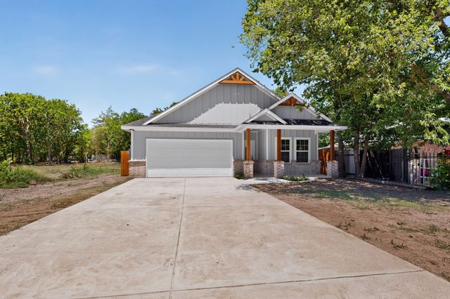 1008 W Crockett Street, Ennis, TX 75119