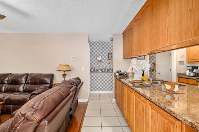 2005 39TH STREET W, Bradenton, FL 34205