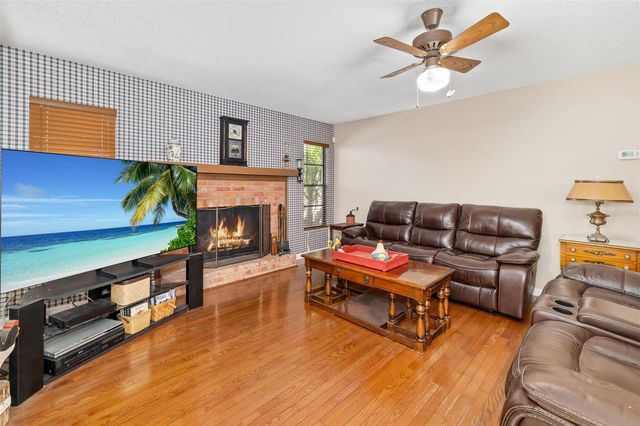 2005 39TH STREET W, Bradenton, FL 34205