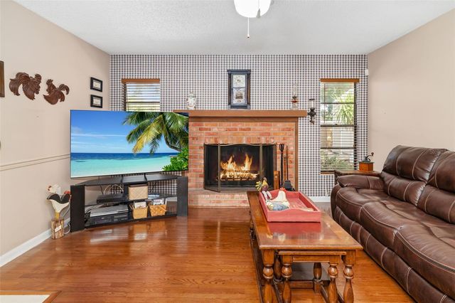 2005 39TH STREET W, Bradenton, FL 34205