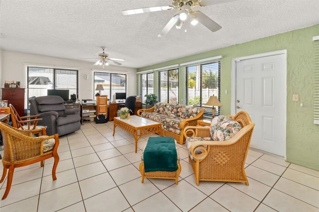 2005 39TH STREET W, Bradenton, FL 34205
