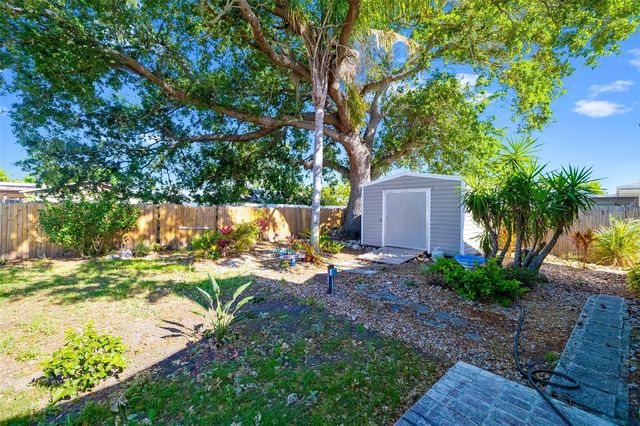 2005 39TH STREET W, Bradenton, FL 34205