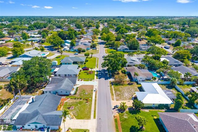 2005 39TH STREET W, Bradenton, FL 34205