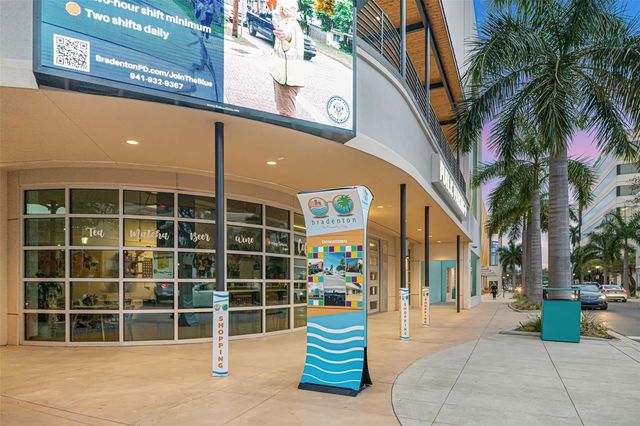 2005 39TH STREET W, Bradenton, FL 34205