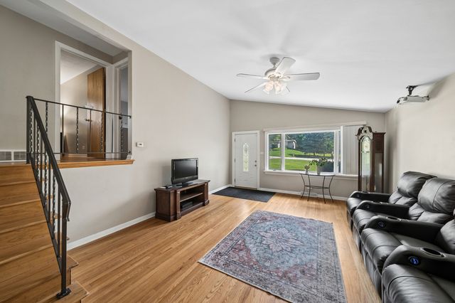 17W320 Scheel Drive, Willowbrook, IL 60527