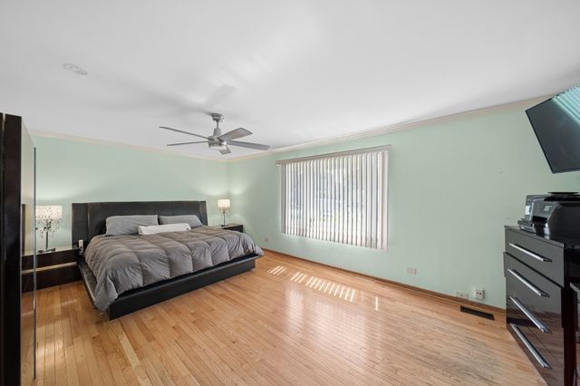 17W320 Scheel Drive, Willowbrook, IL 60527