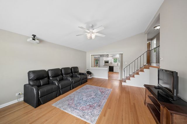17W320 Scheel Drive, Willowbrook, IL 60527