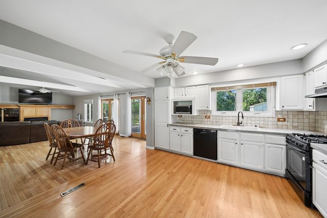17W320 Scheel Drive, Willowbrook, IL 60527