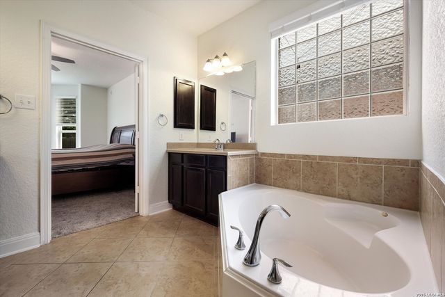 1648 SUN LEDGE WAY, New Braunfels, TX 78130