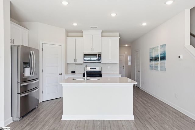 10 Rockshire Trail, Fountain Inn, SC 29644