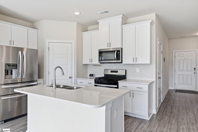 10 Rockshire Trail, Fountain Inn, SC 29644