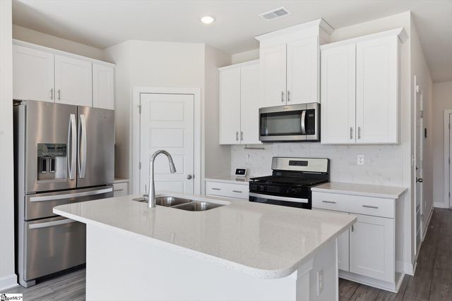 10 Rockshire Trail, Fountain Inn, SC 29644