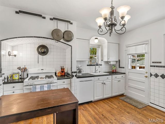 9028 Philo Avenue, St Louis, MO 63123